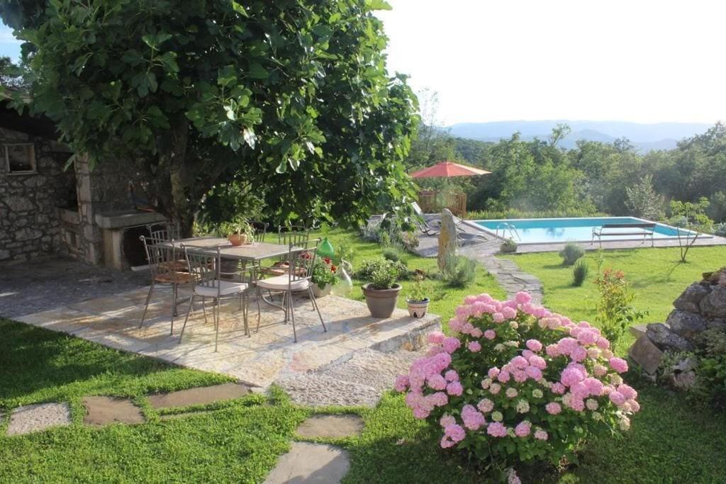Villa Mavrici, Neighbors Free Бузет Екстер'єр фото