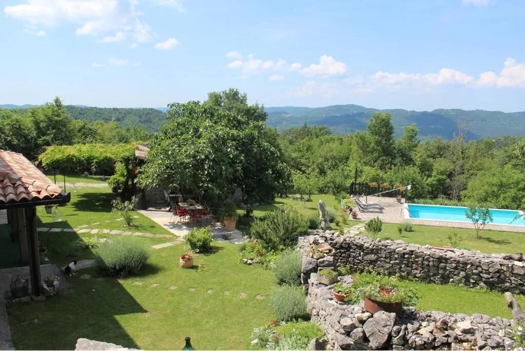 Villa Mavrici, Neighbors Free Бузет Екстер'єр фото